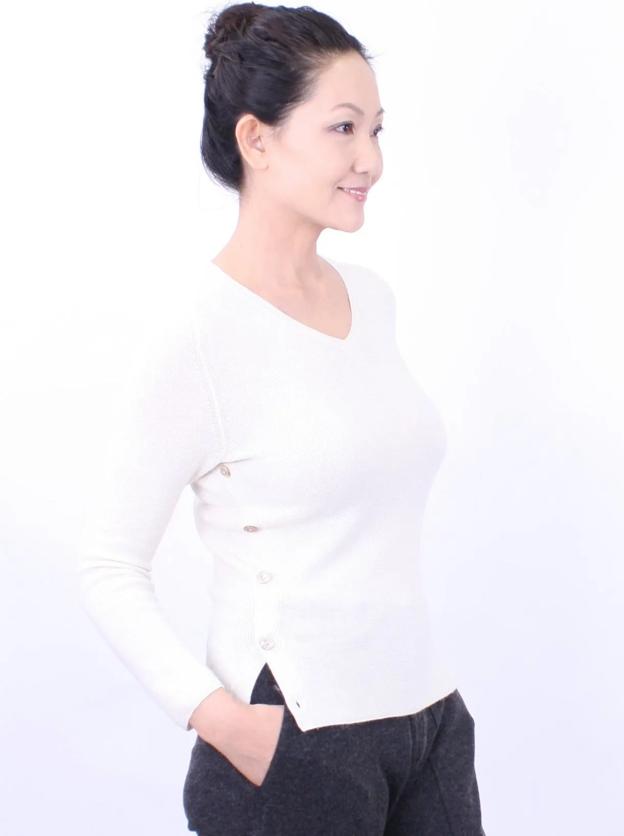 Button Accent V Neck in Cashmere/Silk Blend