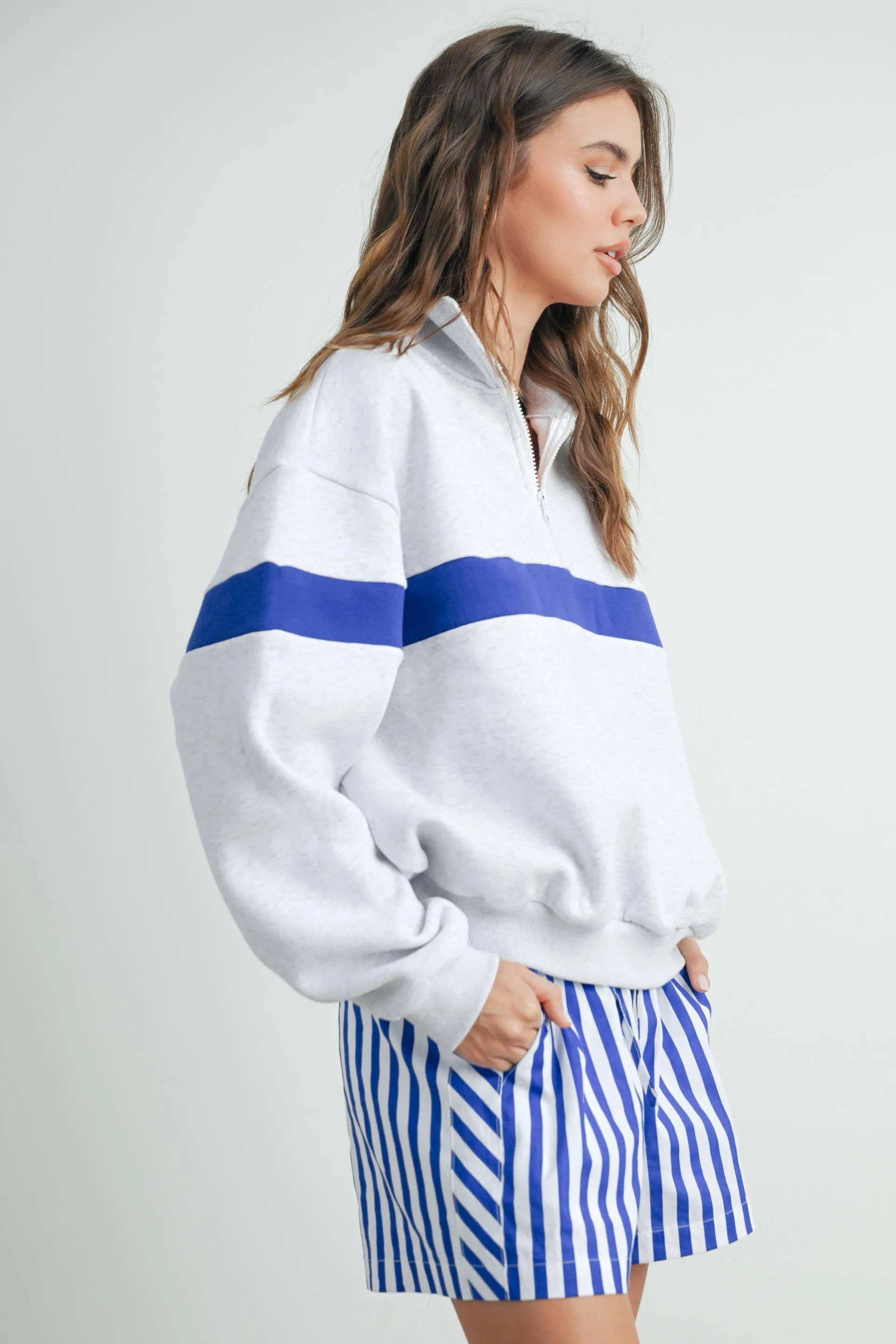 TWO-TONED HALF ZIP COLLAR SWEATSHIRT