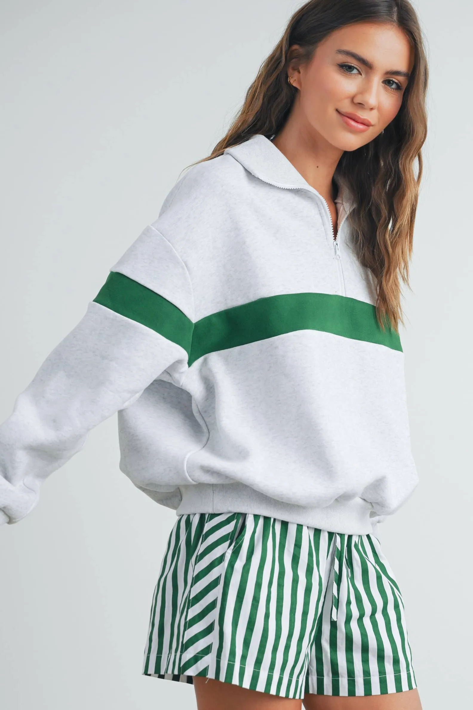 TWO-TONED HALF ZIP COLLAR SWEATSHIRT