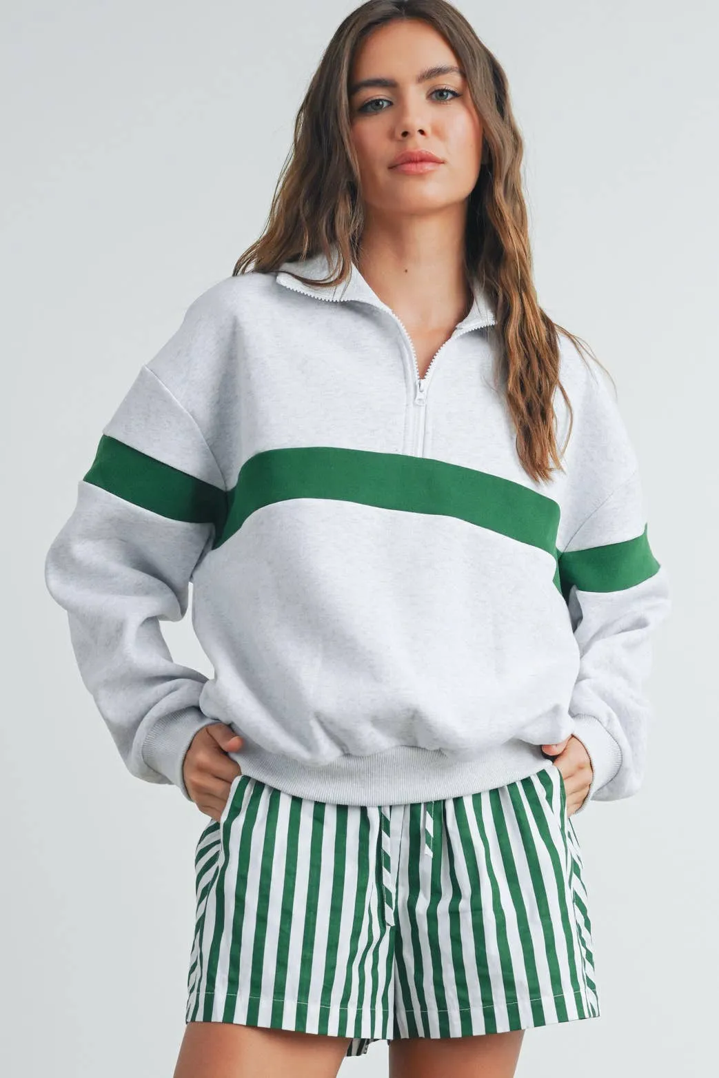 TWO-TONED HALF ZIP COLLAR SWEATSHIRT