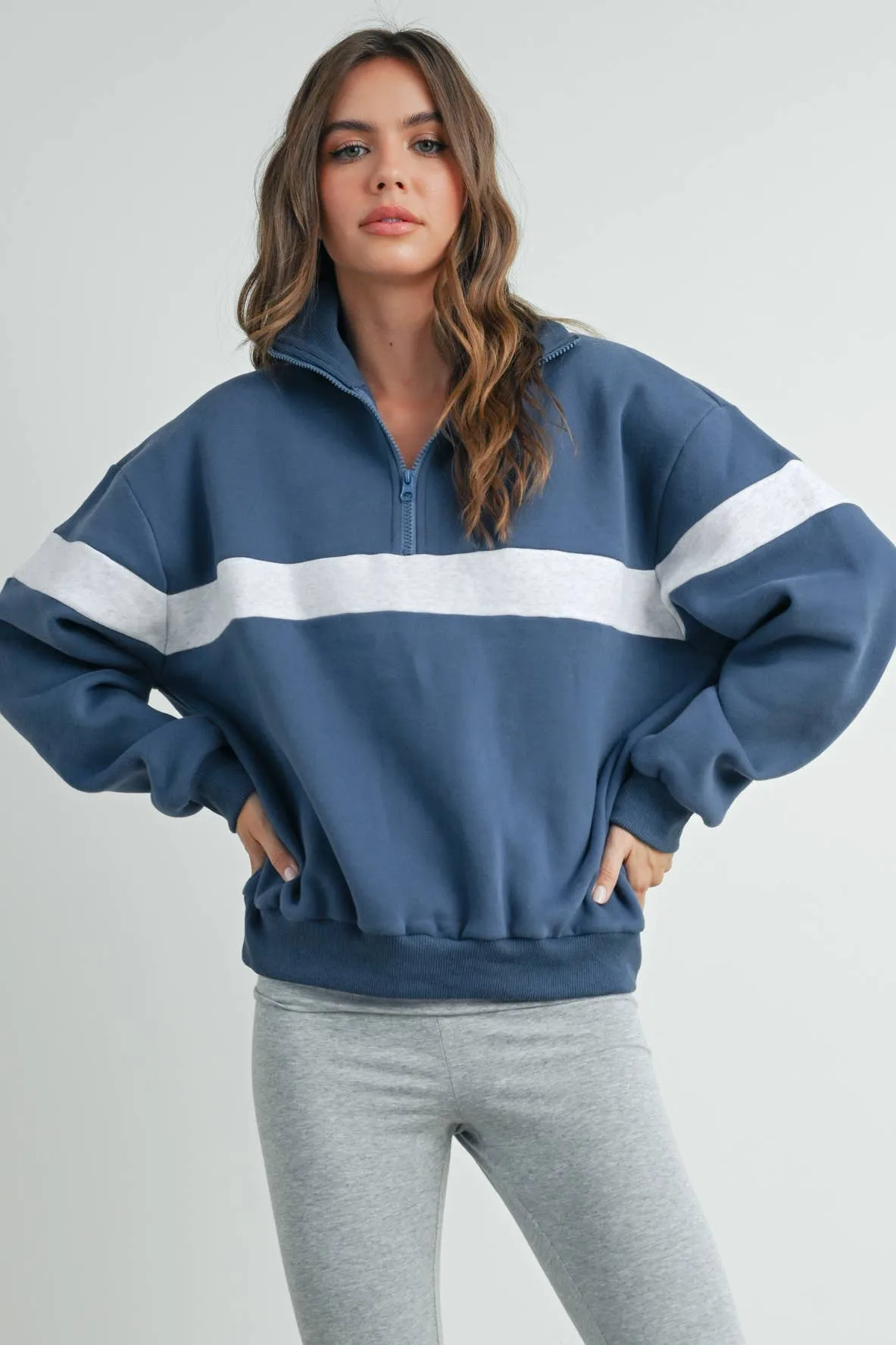 TWO-TONED HALF ZIP COLLAR SWEATSHIRT