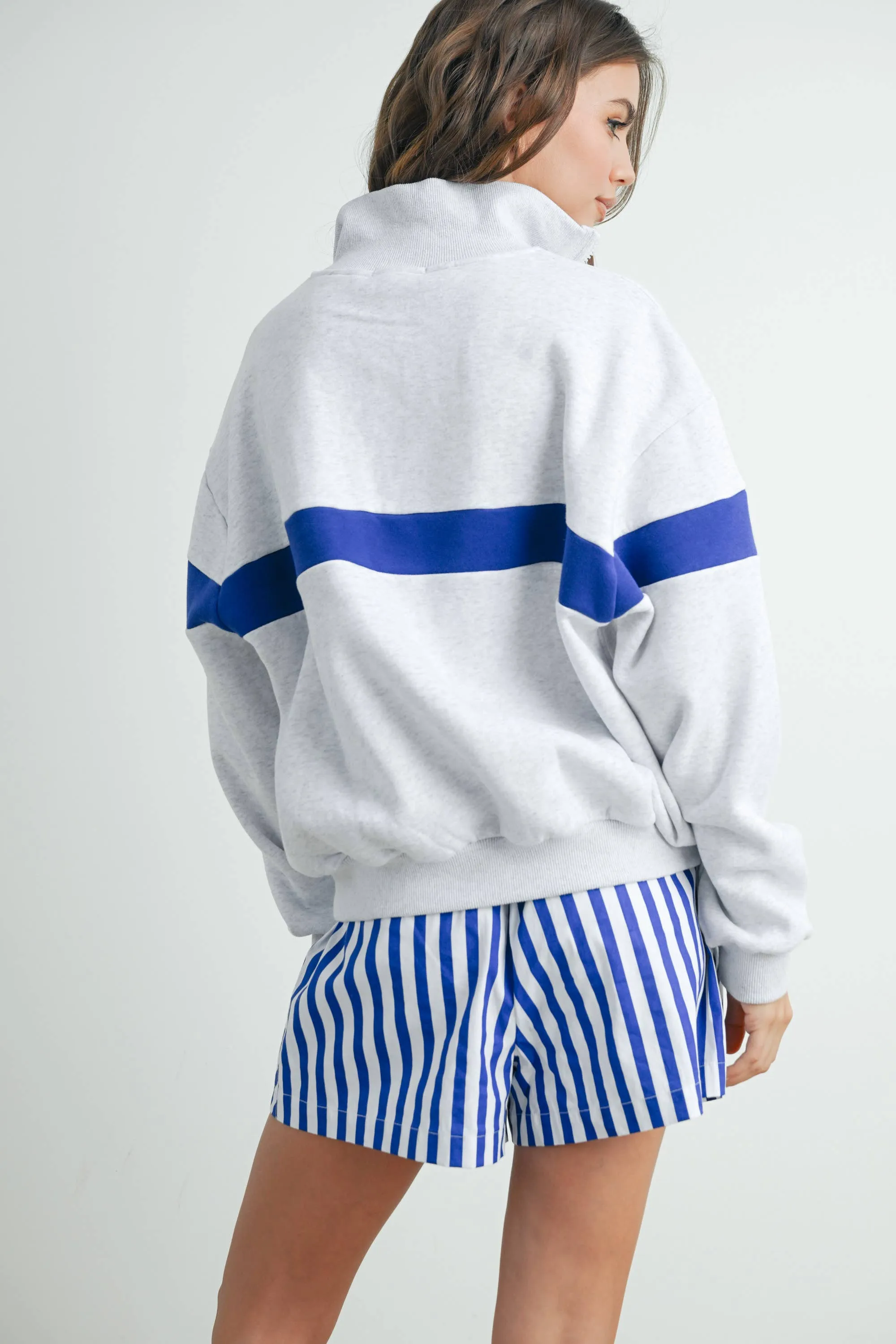 TWO-TONED HALF ZIP COLLAR SWEATSHIRT