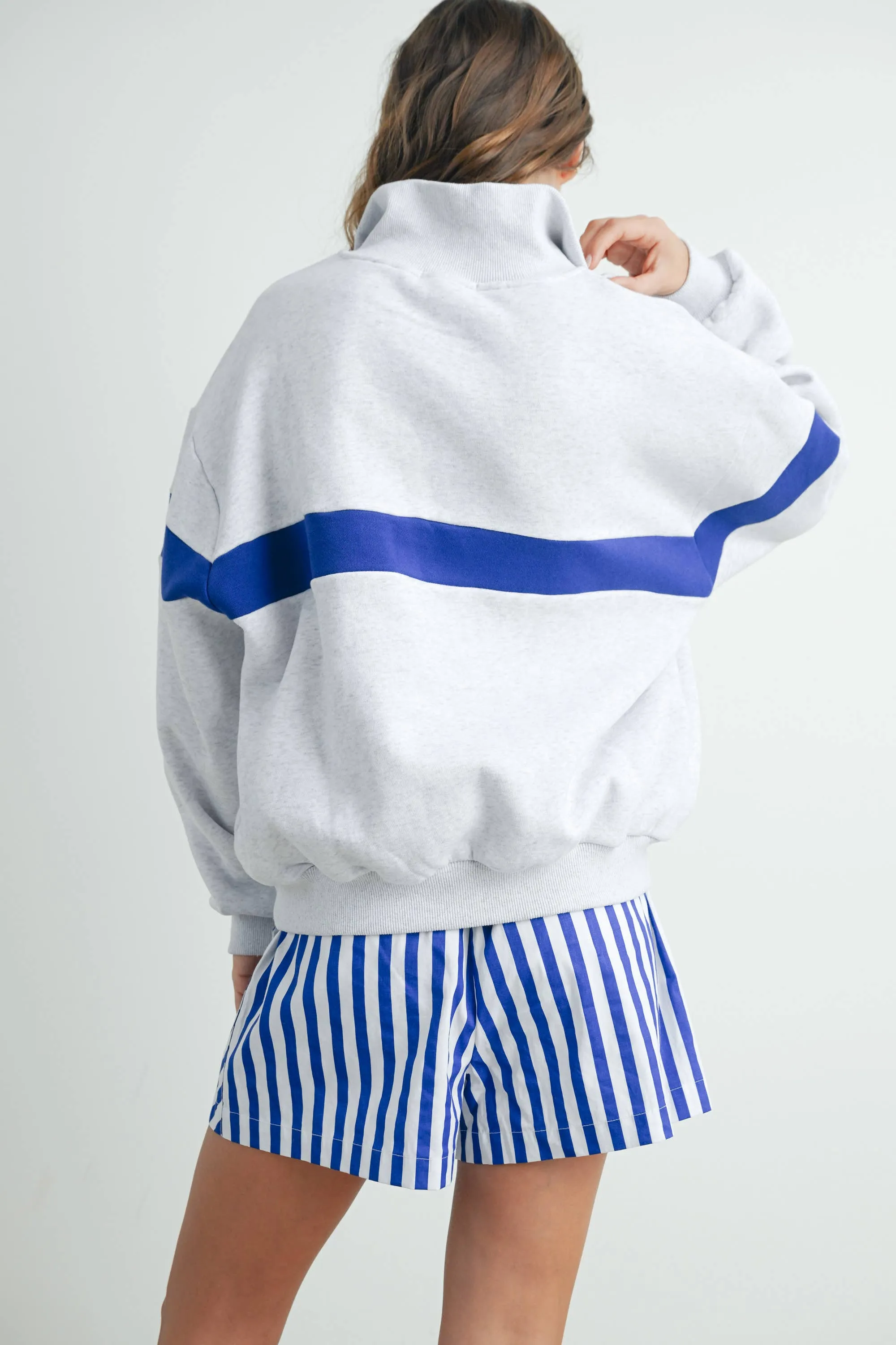 TWO-TONED HALF ZIP COLLAR SWEATSHIRT